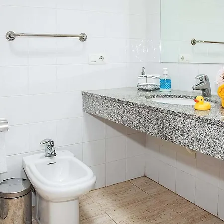 Playa Blanca Sleeps 6 Air Con Wifi Vila